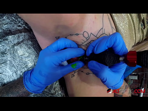 ❤️ E dashura jashtëzakonisht e bërë me tatuazhe, Sully Savage, bëri një tatuazh në klitorisin e saj ❤❌ Porno shtëpie në sq.kassa-standupbar.ru ❌❤